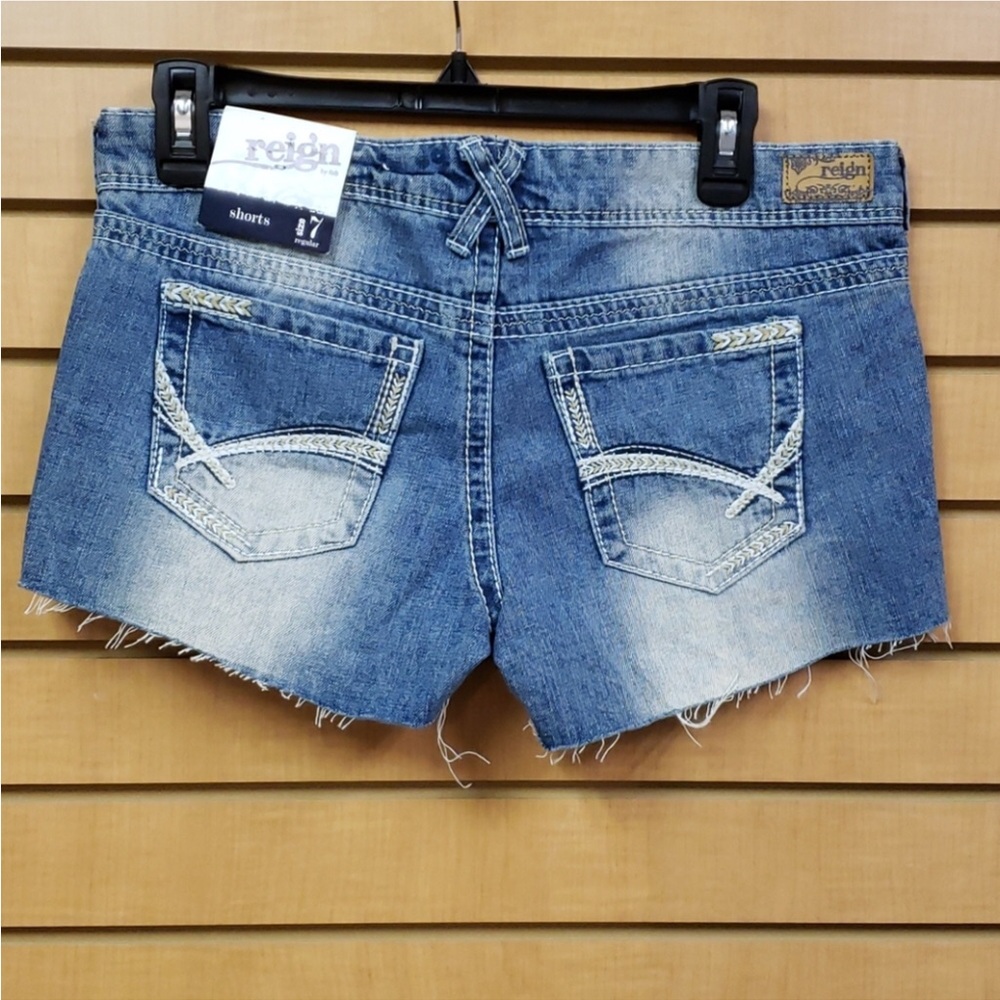 Reign Distressed Shorte - Picture 3 of 7